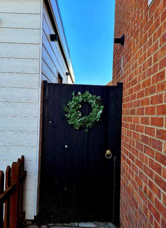 Canterbury Romantic Modern Home Goodnestone  Екстер'єр фото